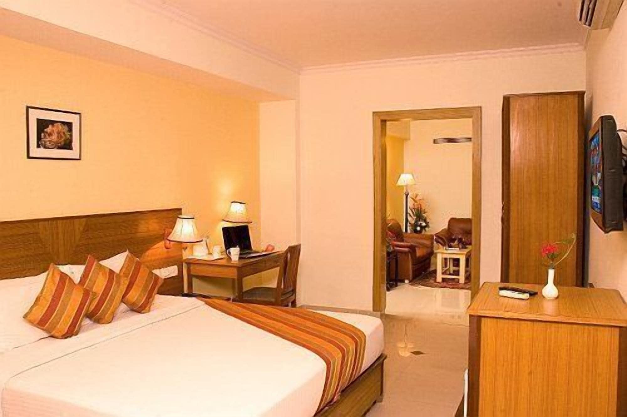 Hotel Ramanashree Brunton Bangalore Exterior foto